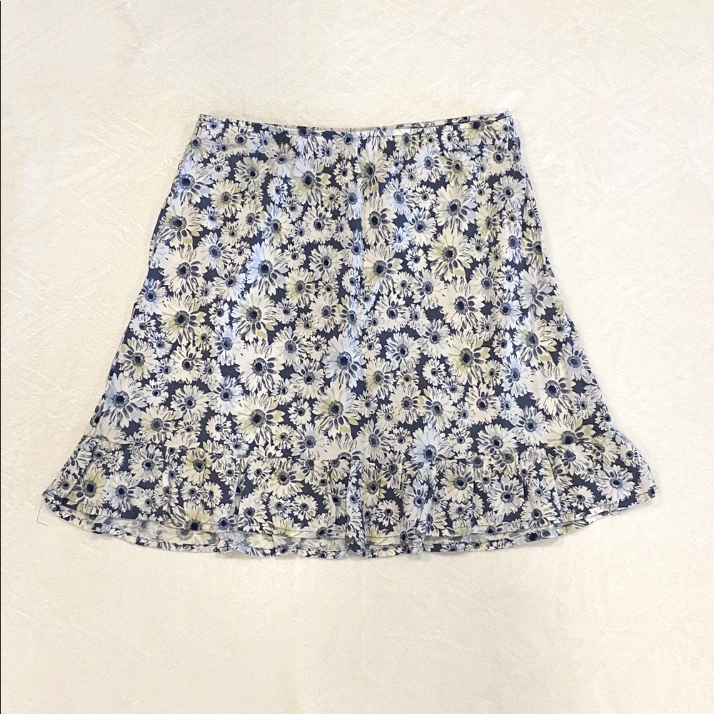 Junior’s floral mini skirt